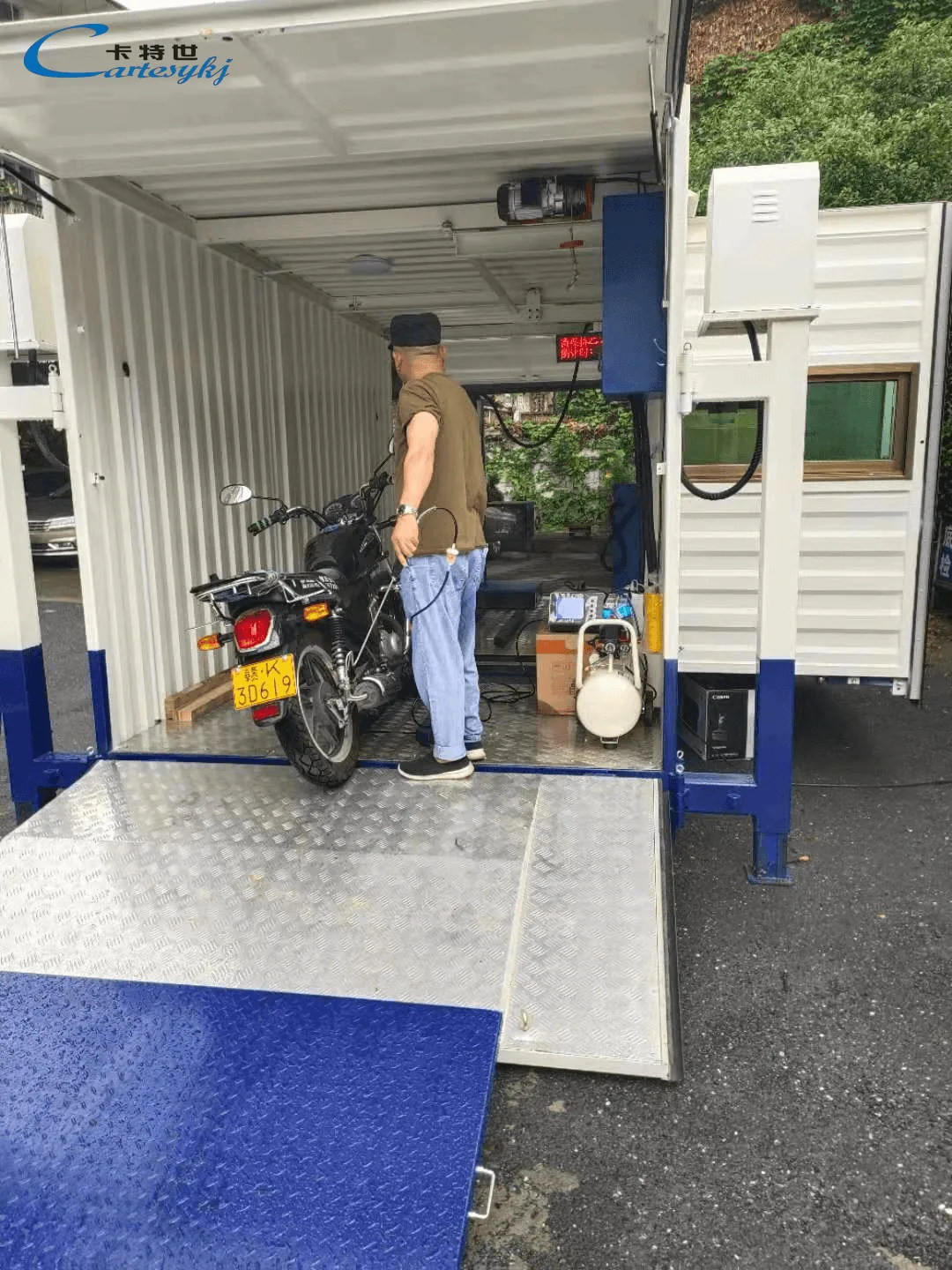 Mobile two-wheeled motorcycle inspection line project image 21